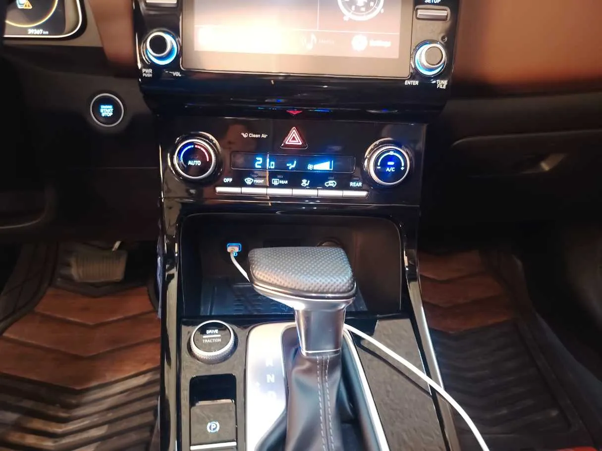 Car image 17