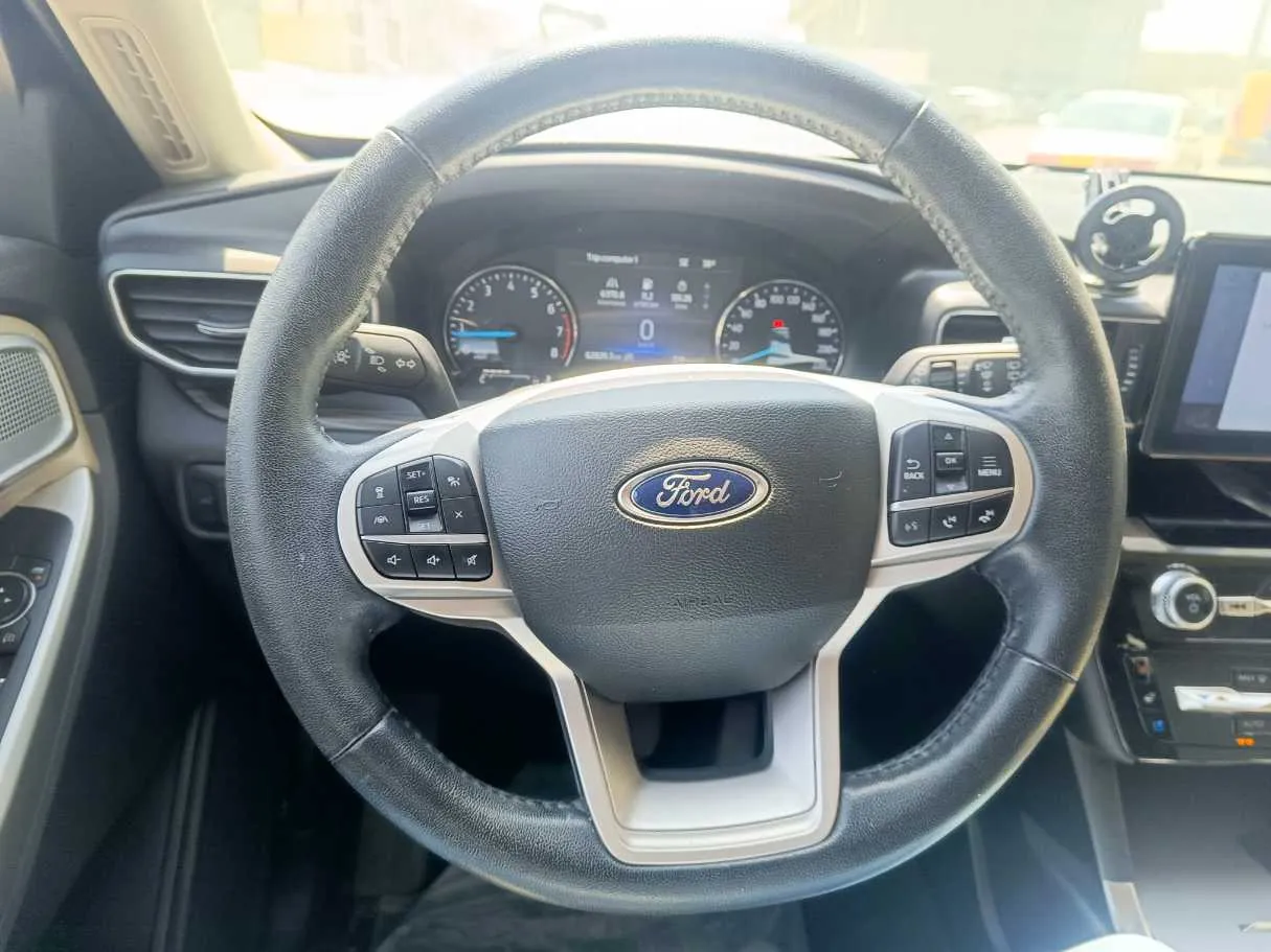 Car image 28