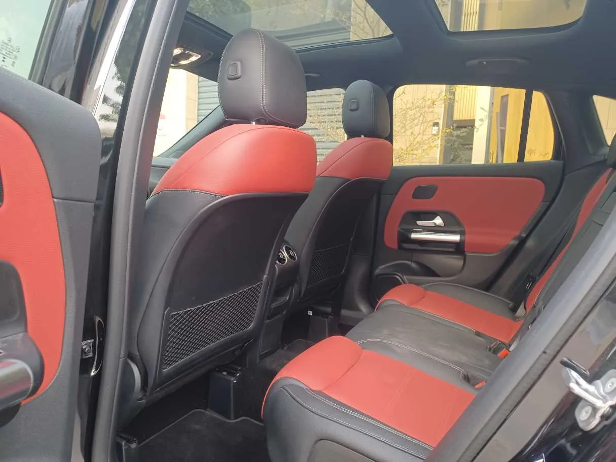 Car image 15