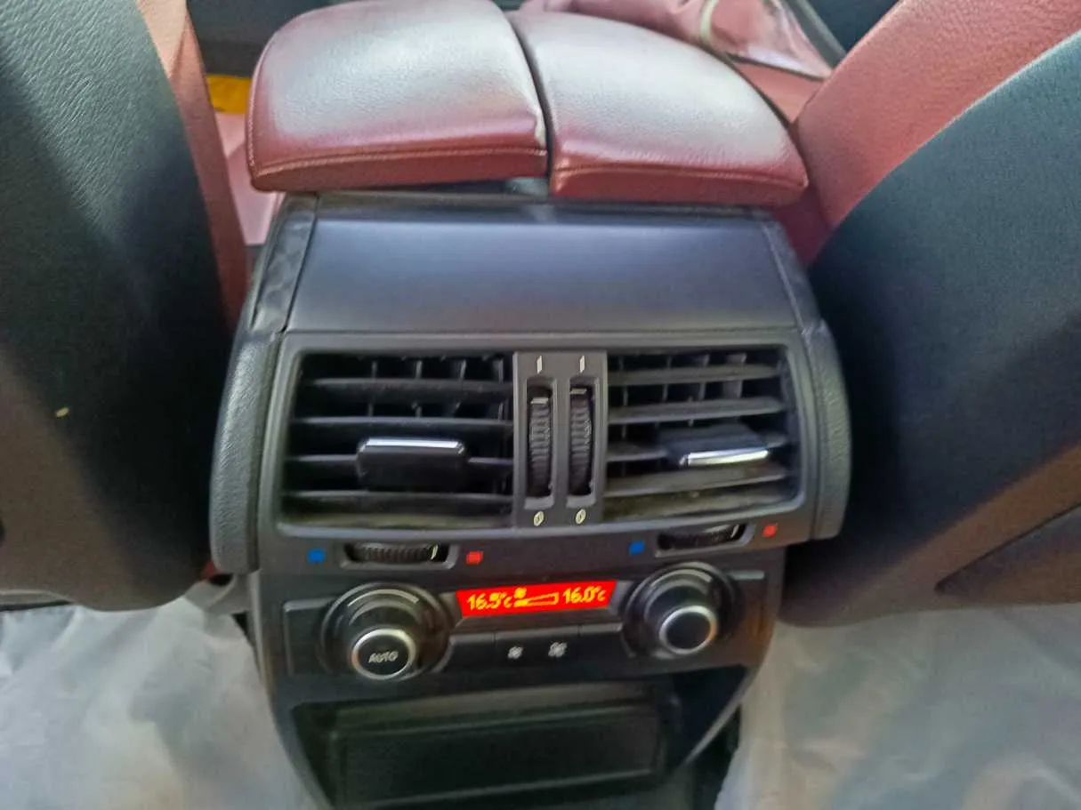 Car image 29
