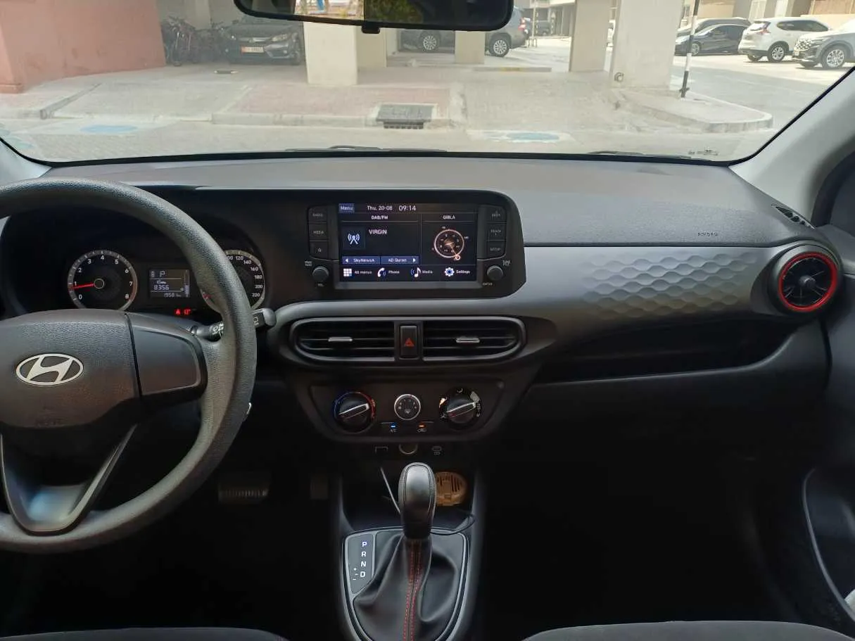 Car image 15