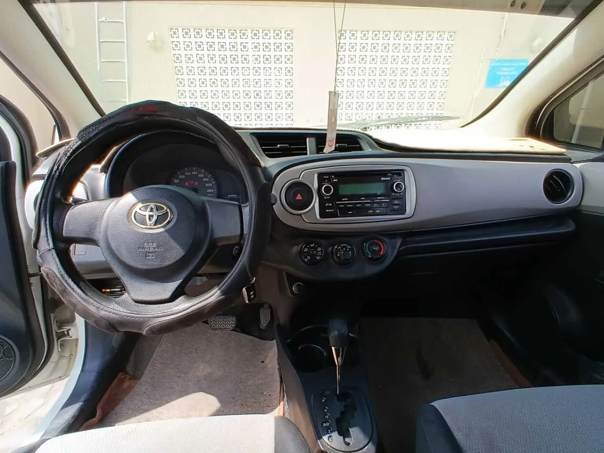 Car image 14