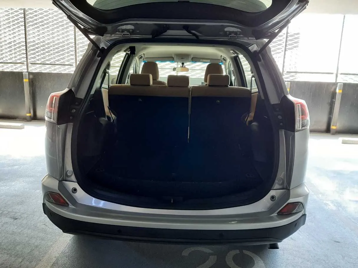 Car image 19
