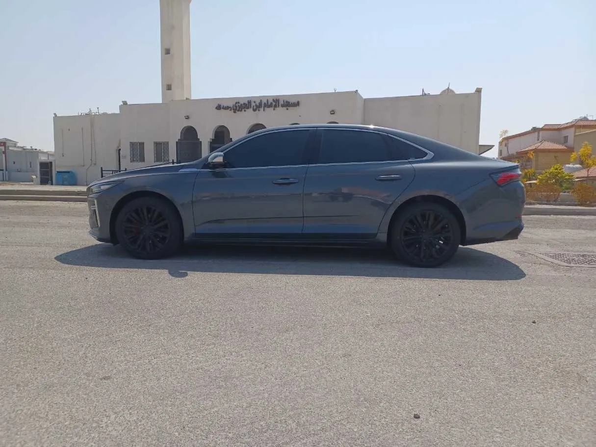 Car image 8
