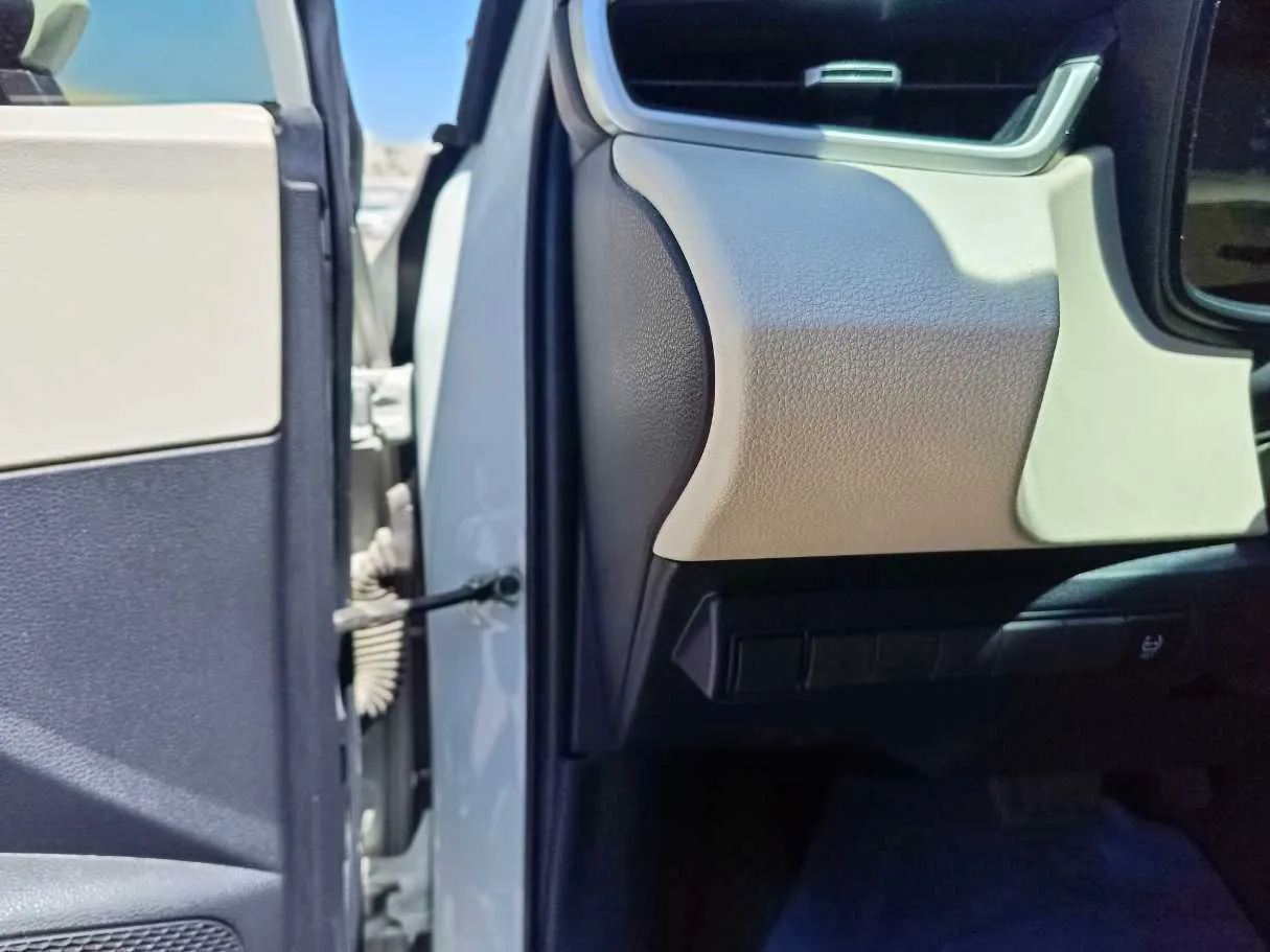 Car image 30