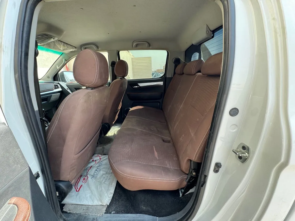 Car image 13