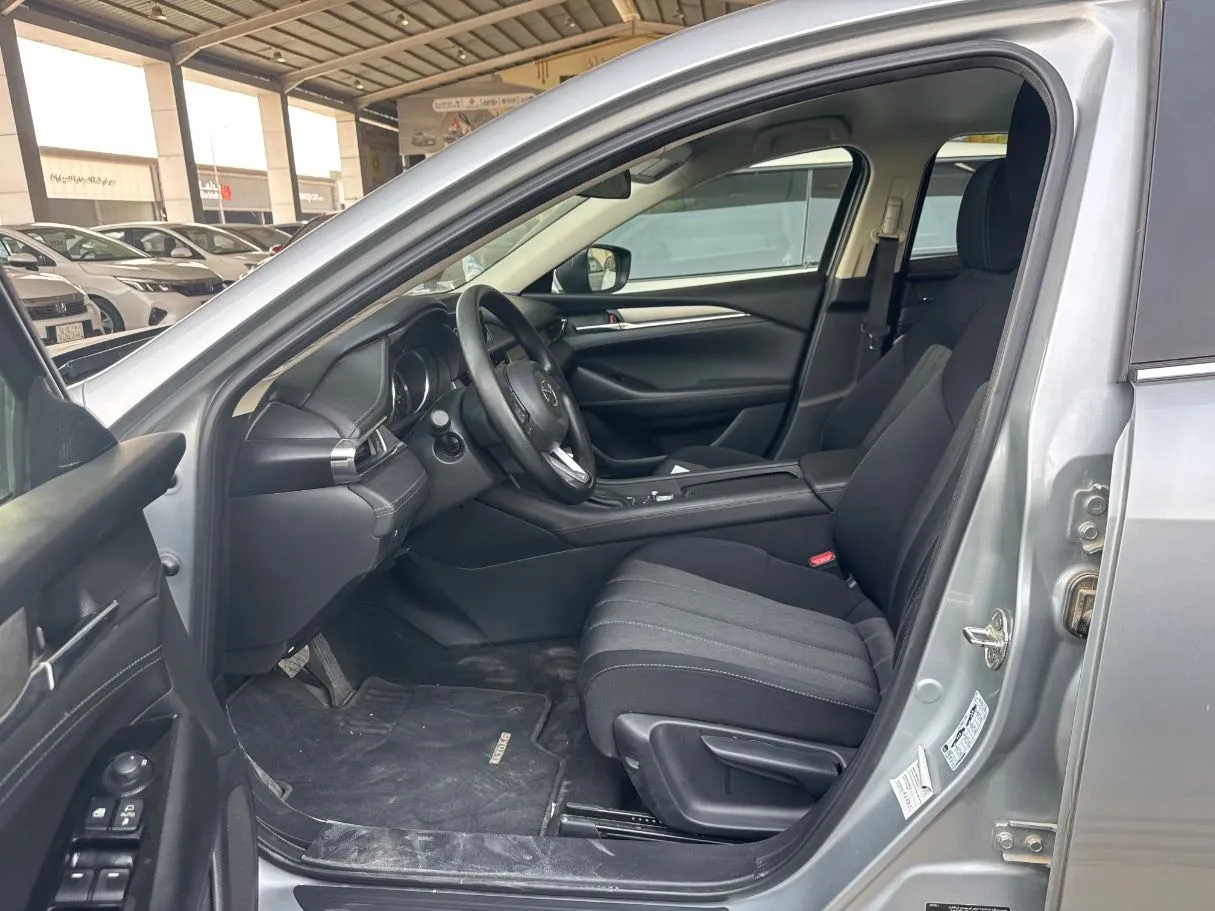 Car image 8