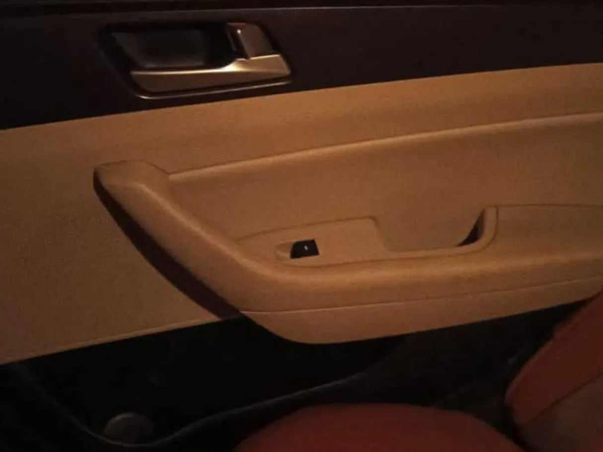 Car image 24