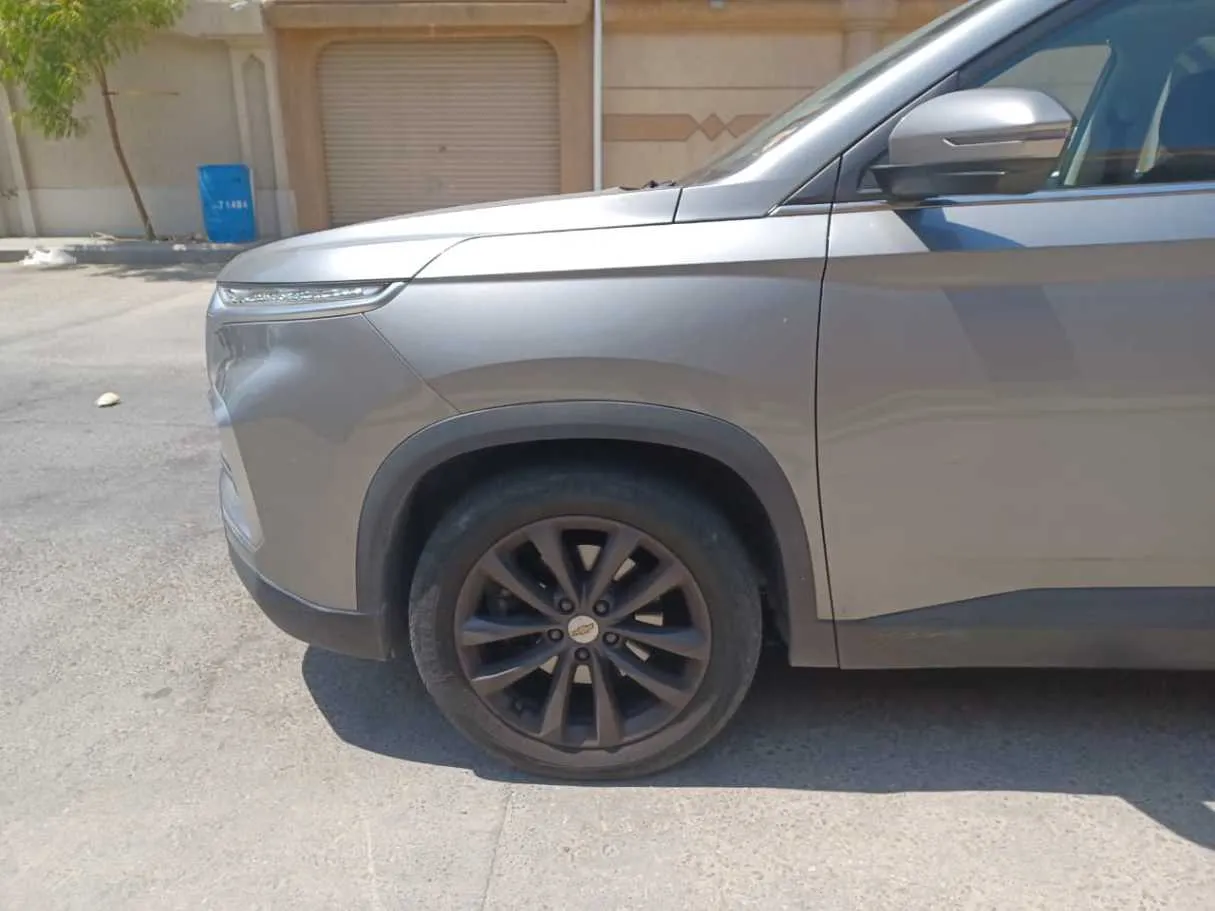 Car image 9