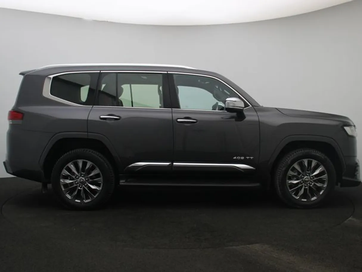 Car image 13