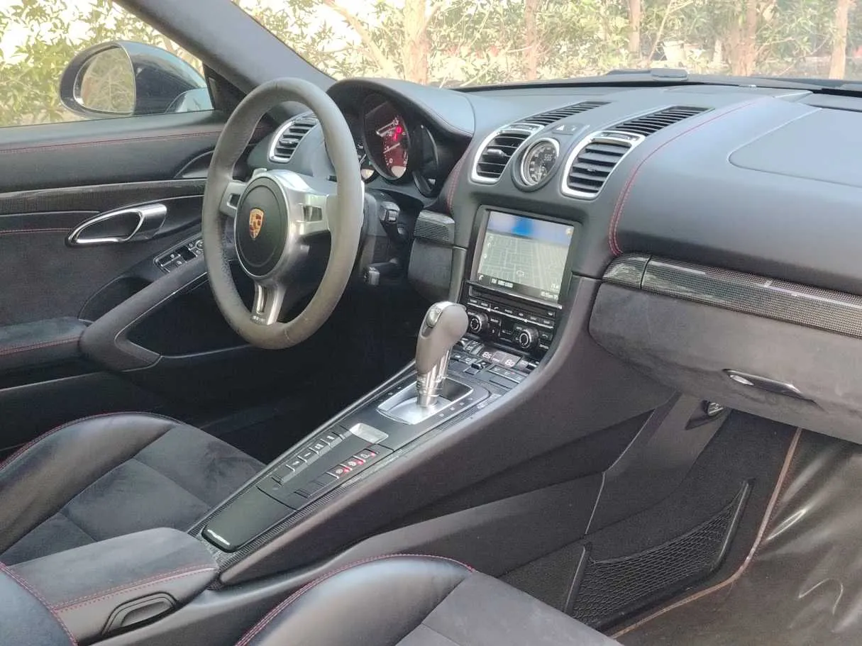 Car image 15