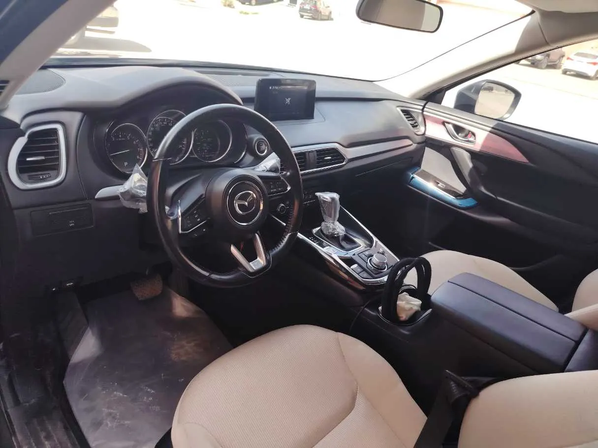 Car image 12