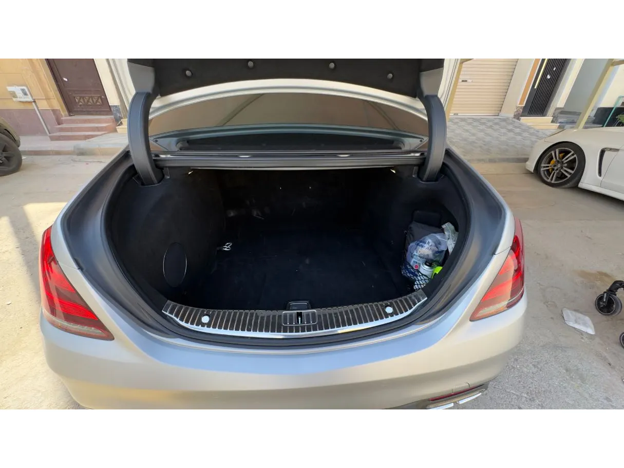 Car image 26
