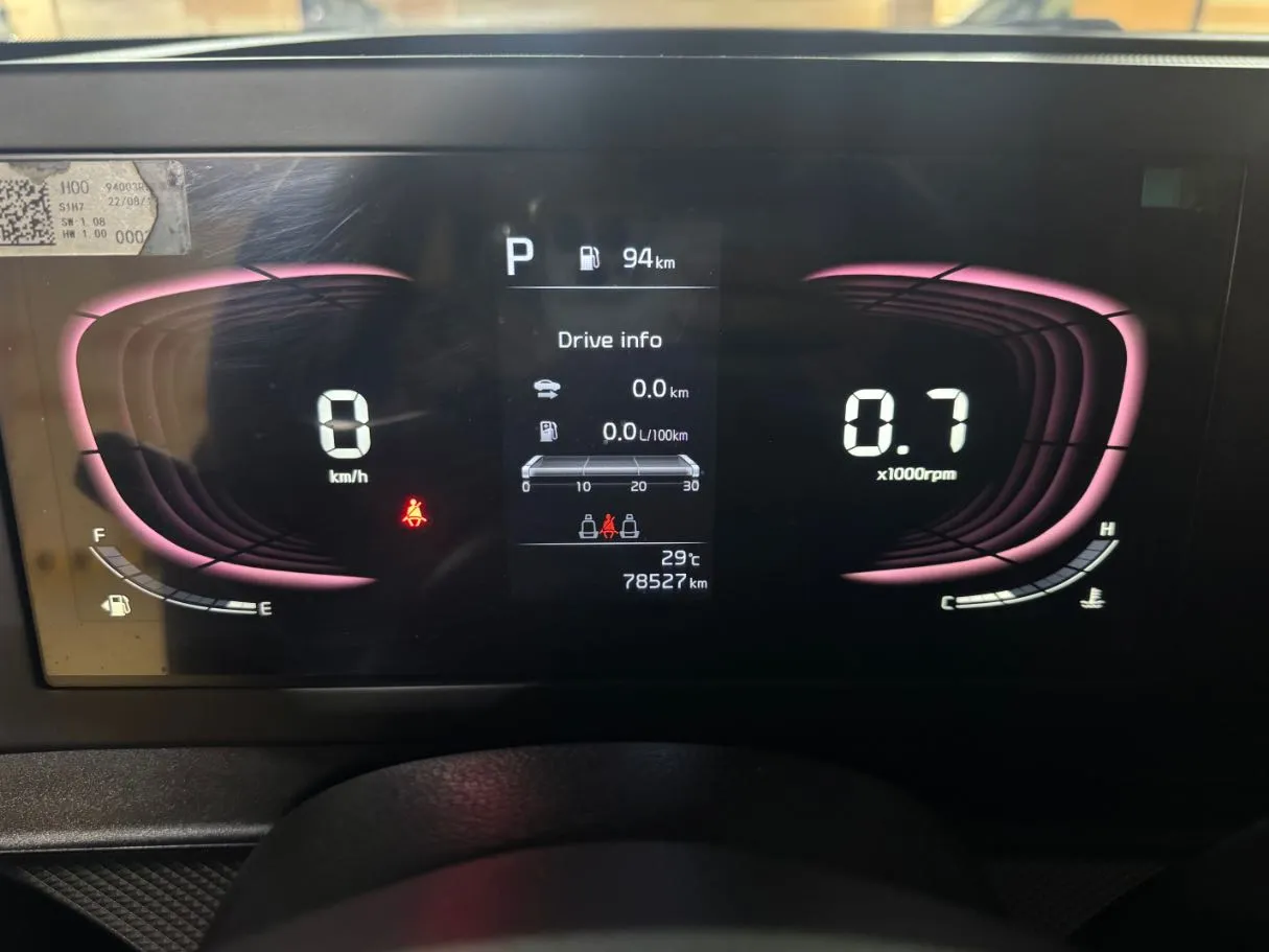 Car image 18