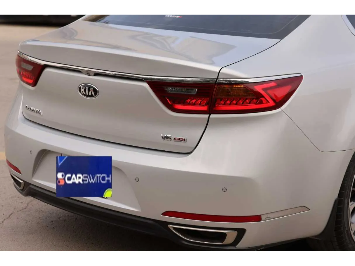 Car image 17