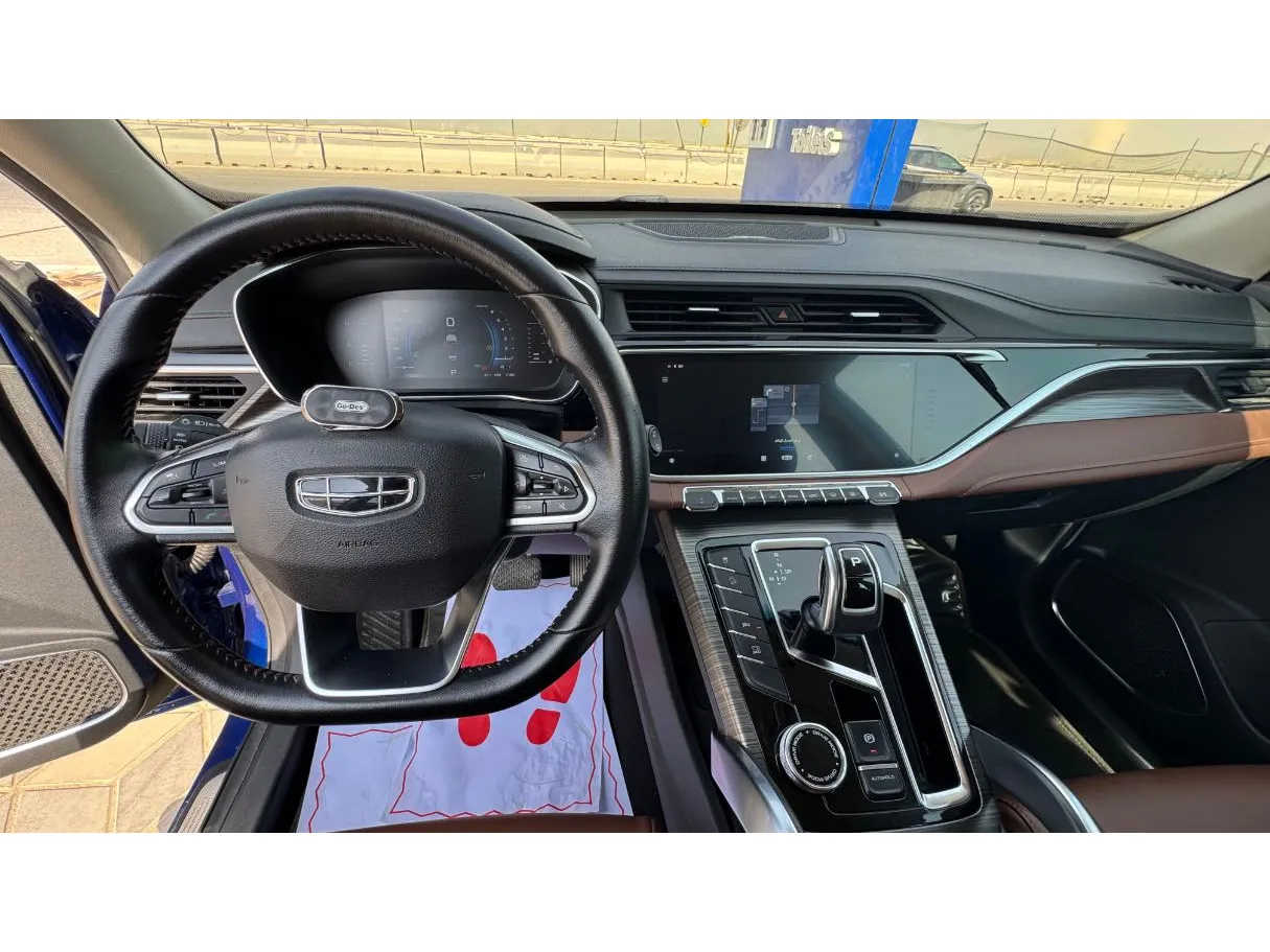 Car image 18
