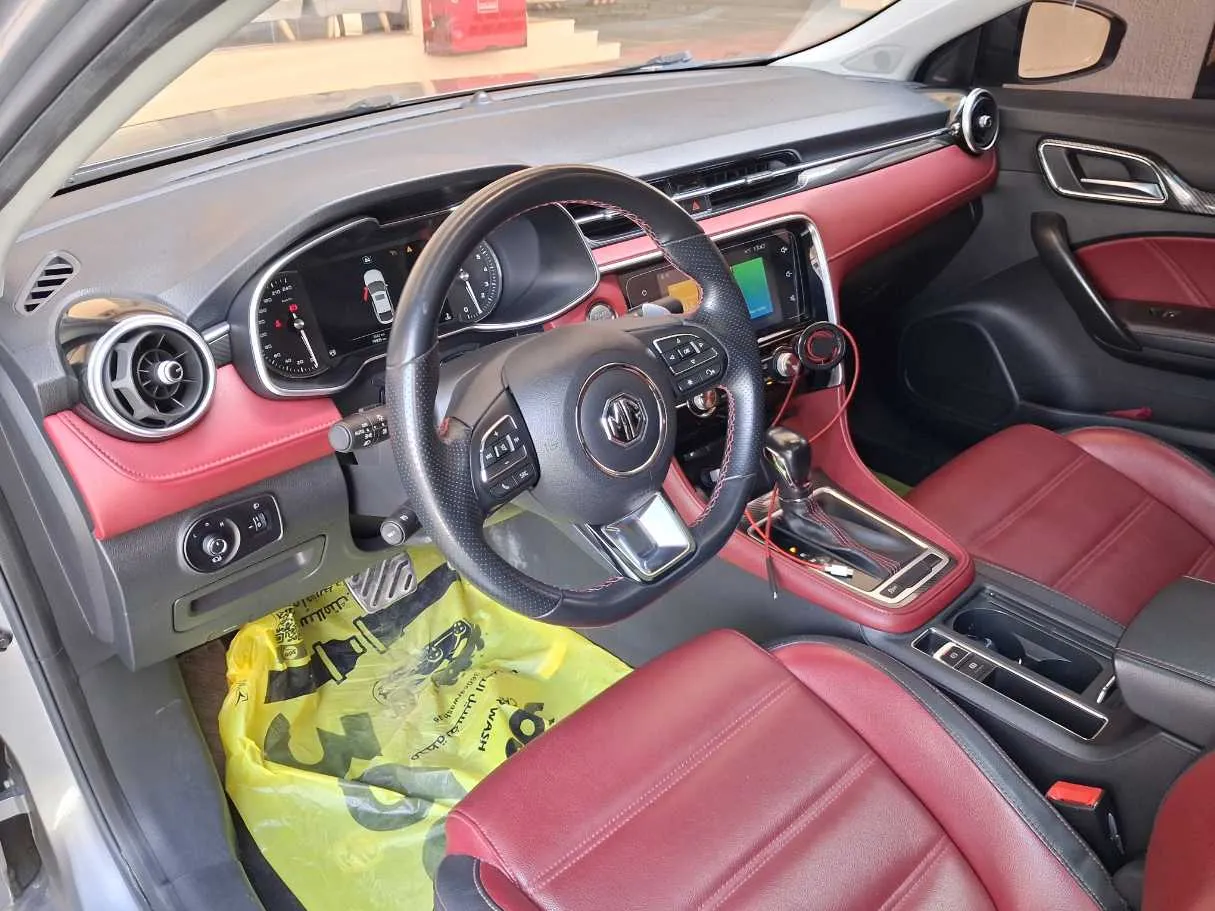 Car image 11
