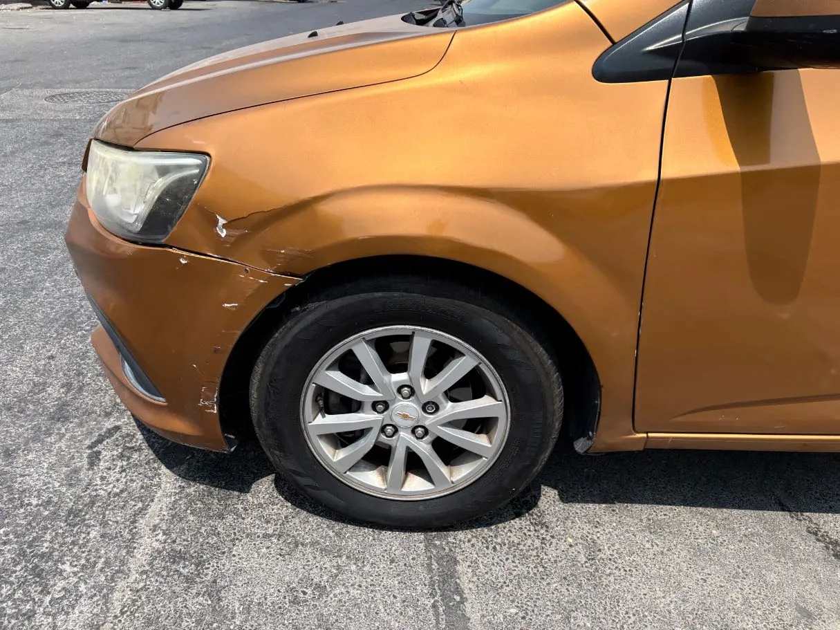 Car image 9