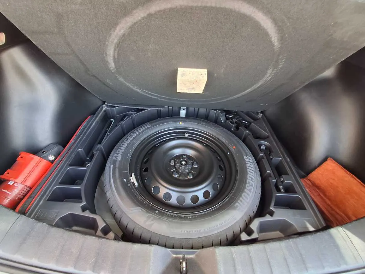 Car image 20
