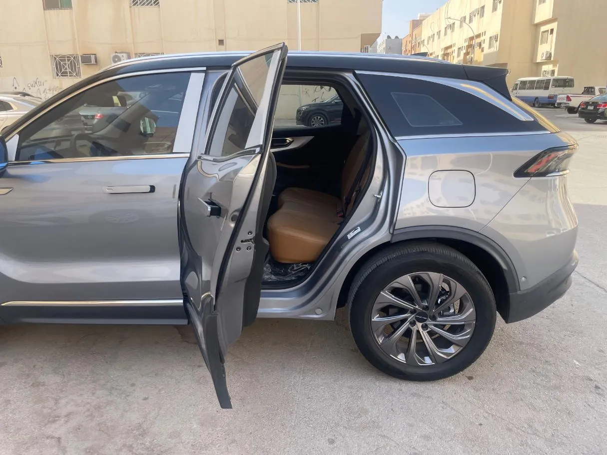 Car image 14