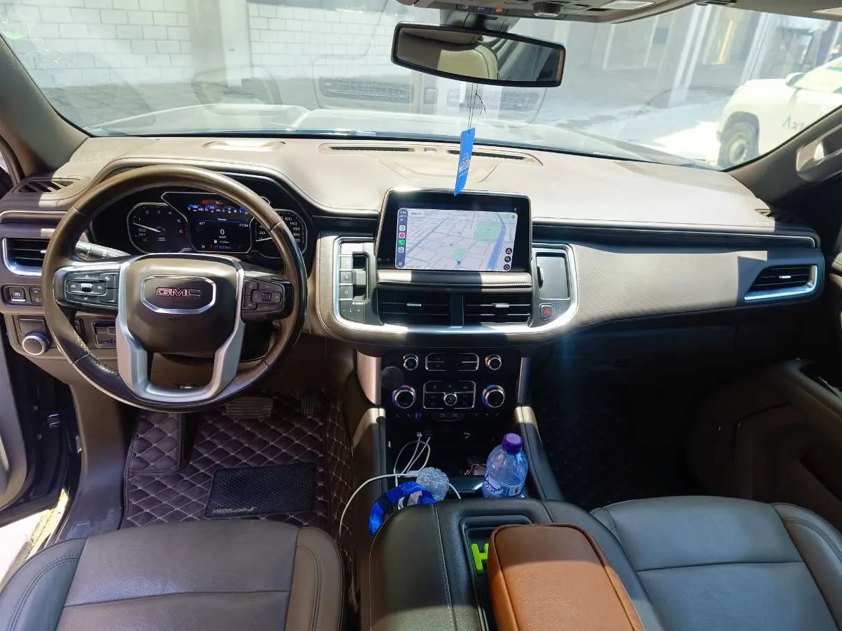 Car image 19