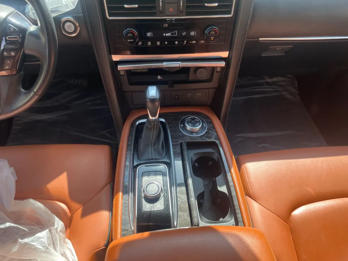 Car image 19