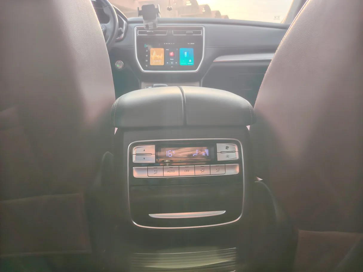 Car image 25