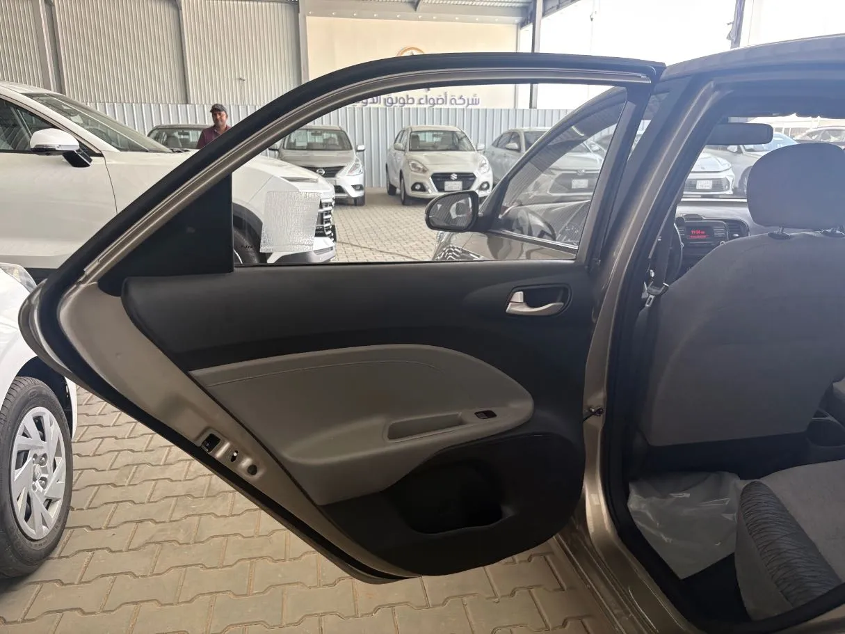 Car image 17