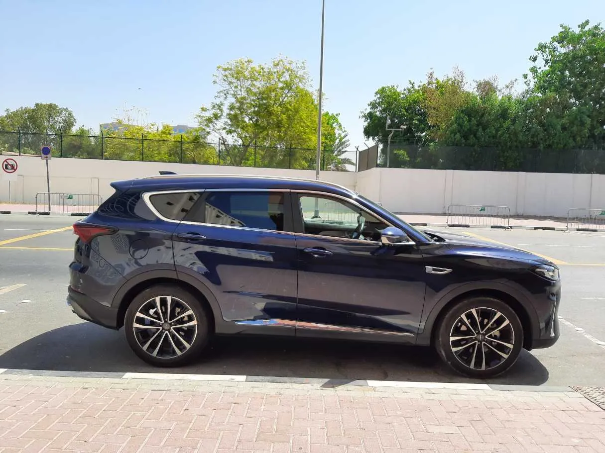 Car image 8