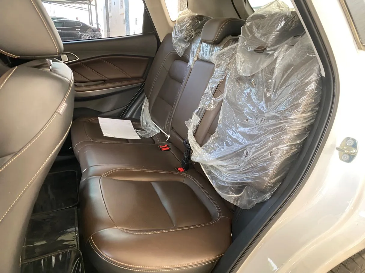 Car image 13