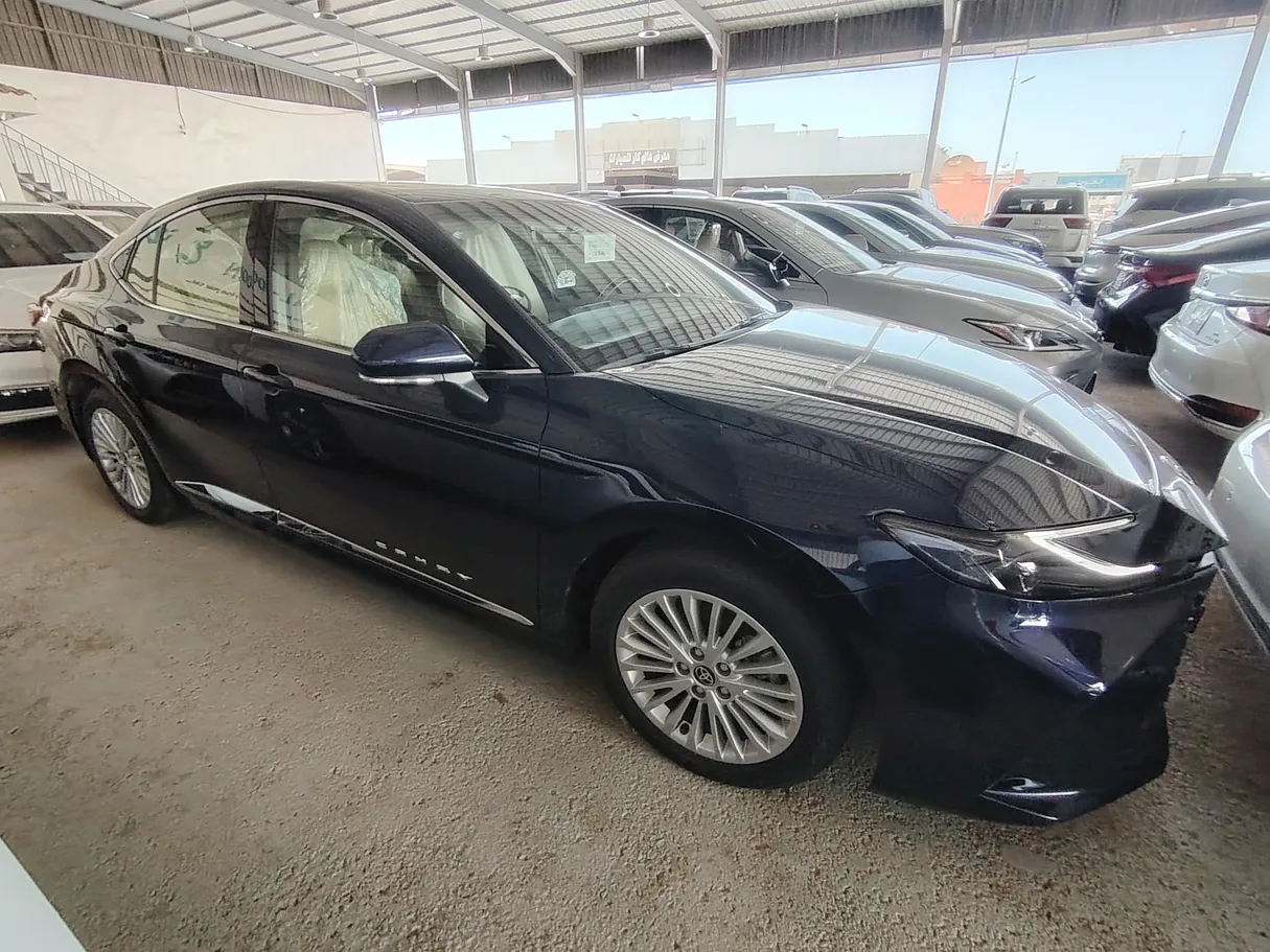 Car image 4