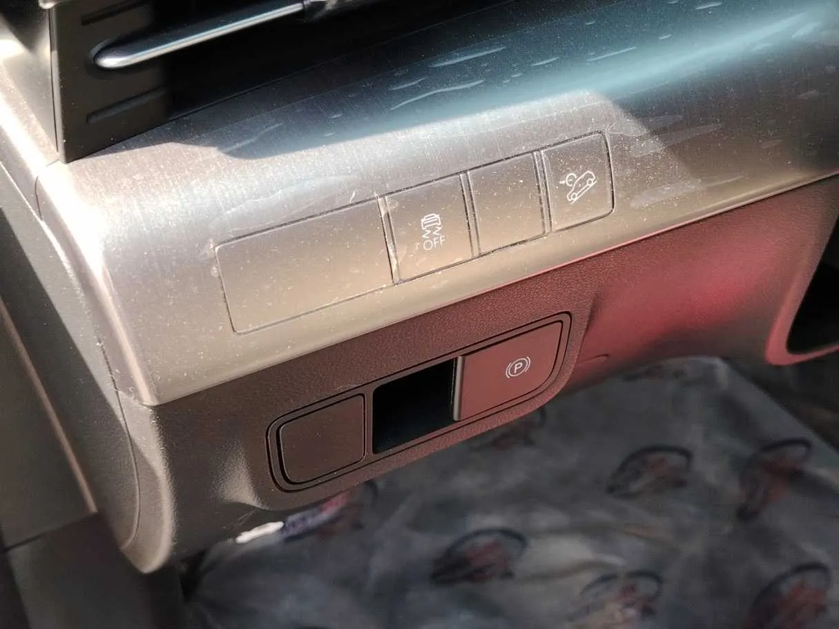 Car image 27