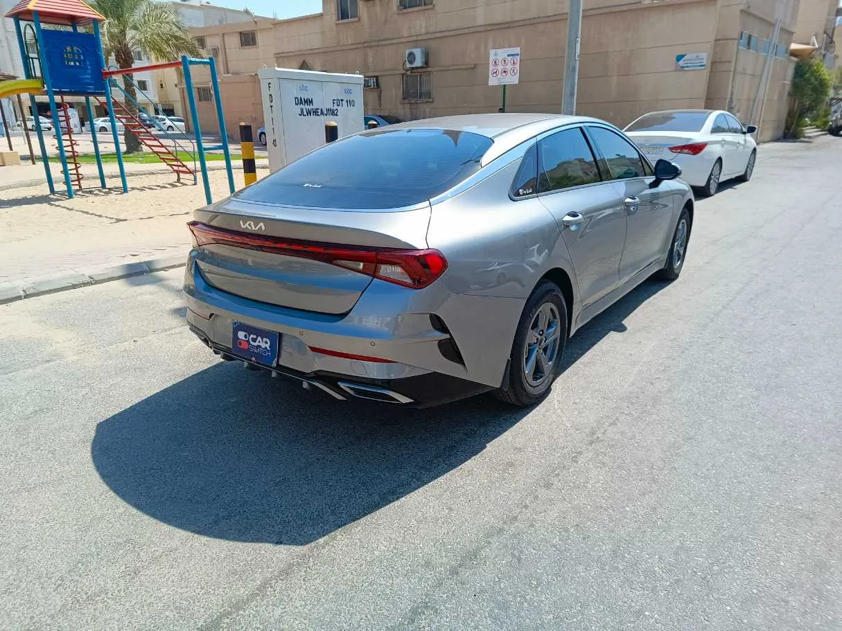 Car image 5