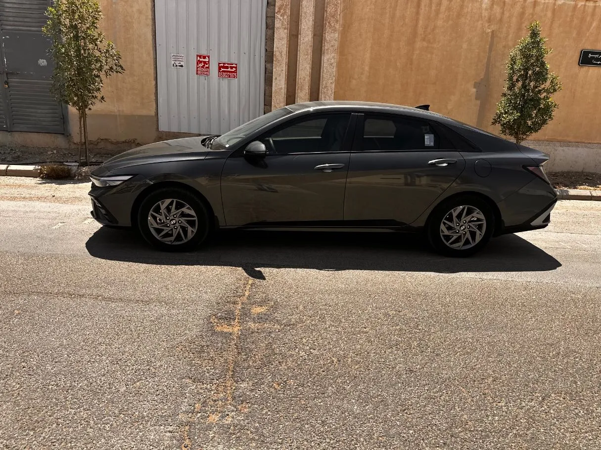 Car image 8