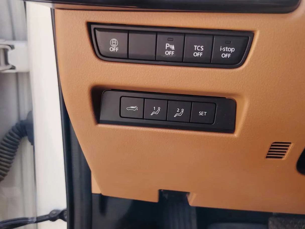 Car image 27