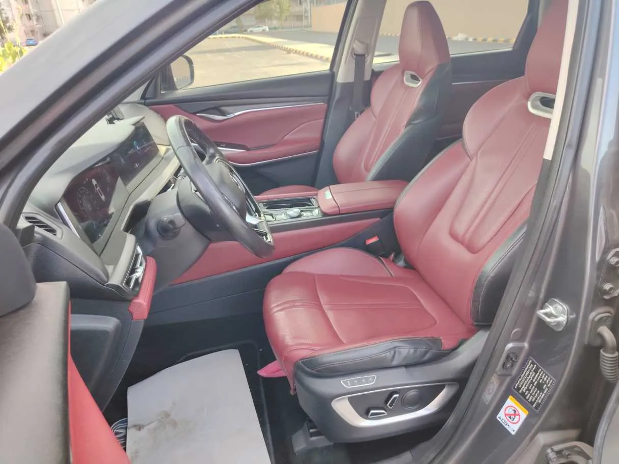 Car image 11