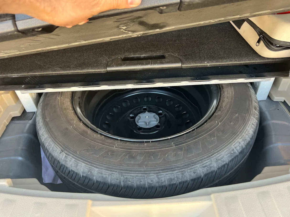 Car image 13