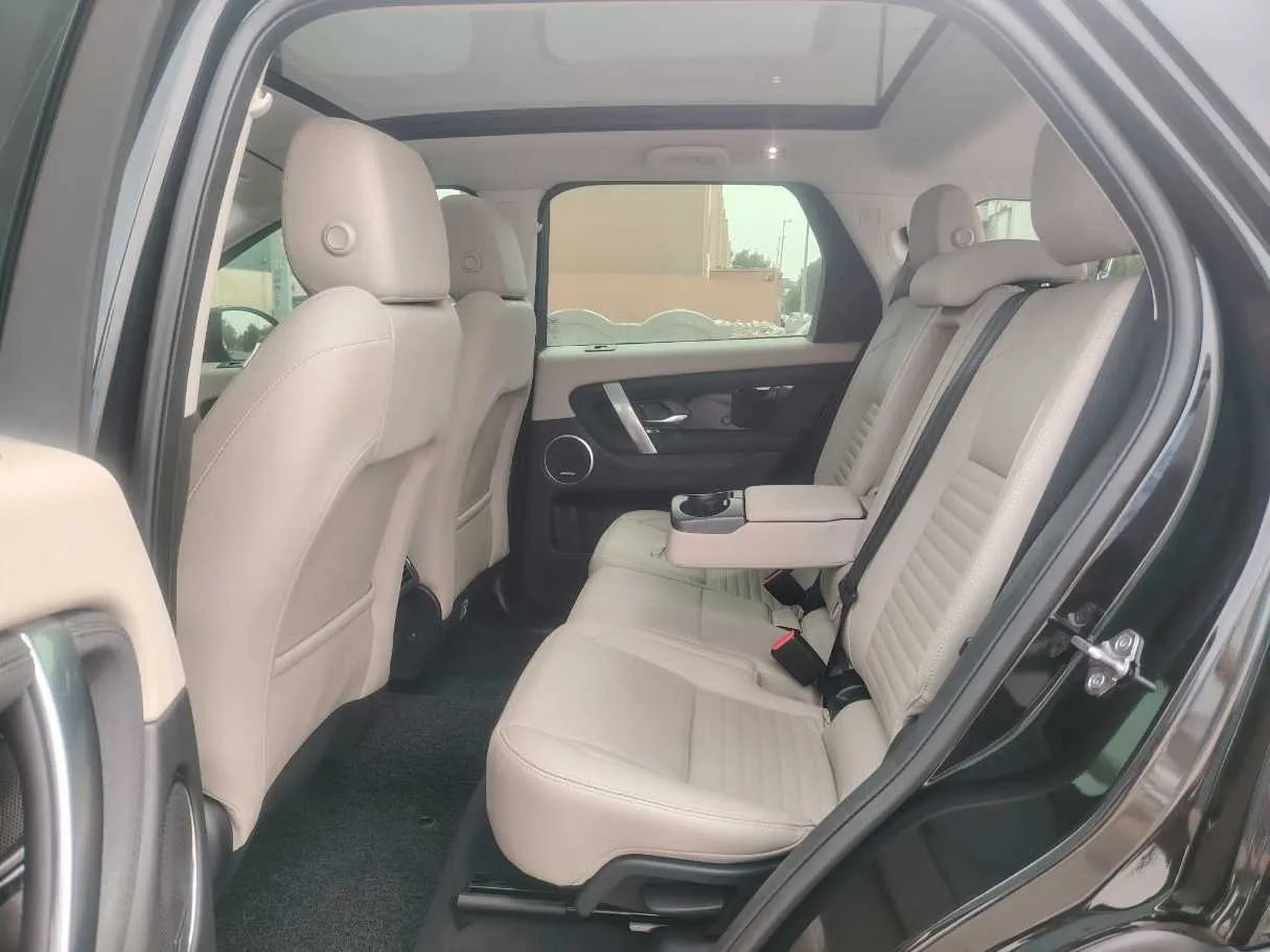 Car image 15