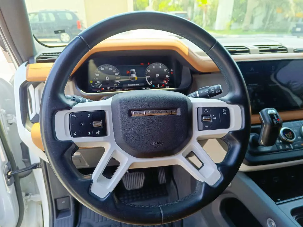 Car image 26