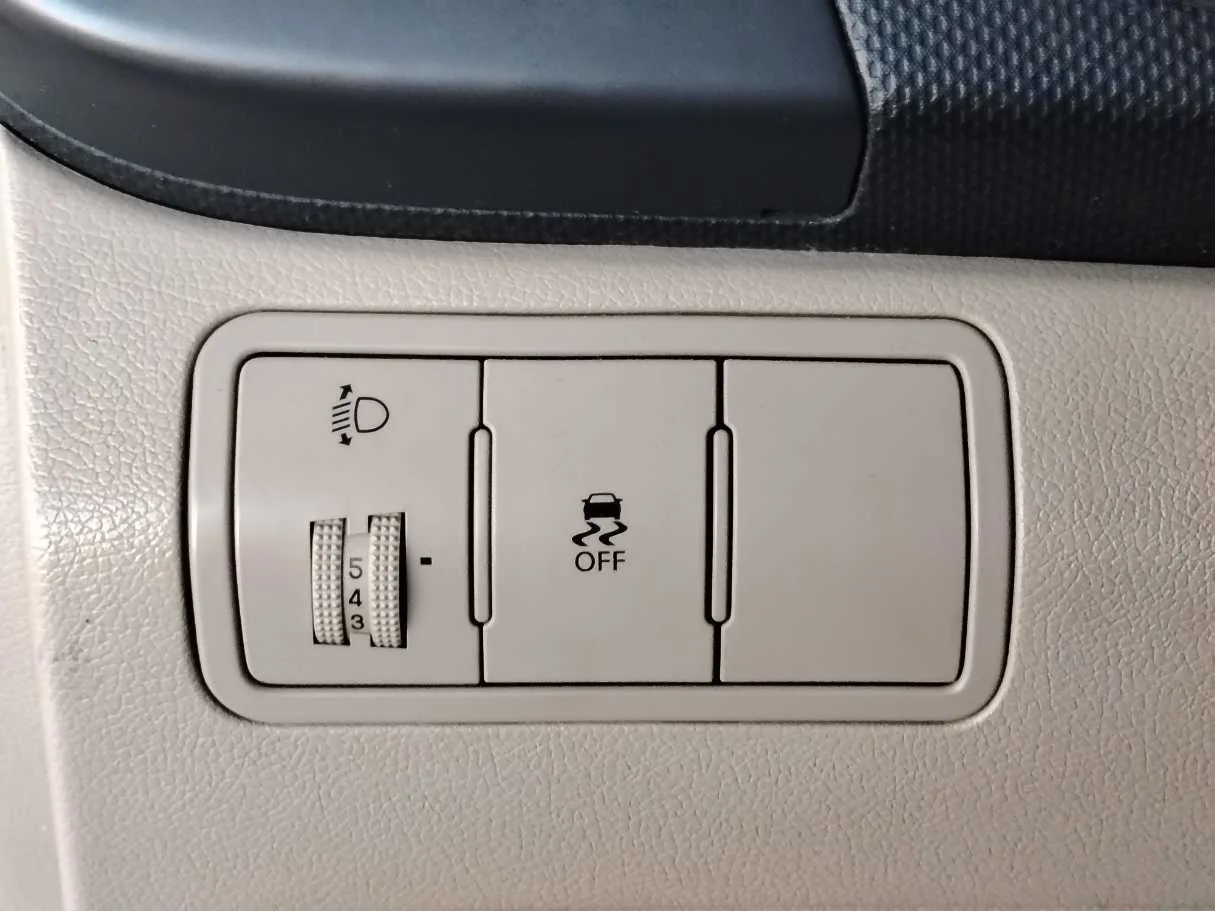 Car image 26
