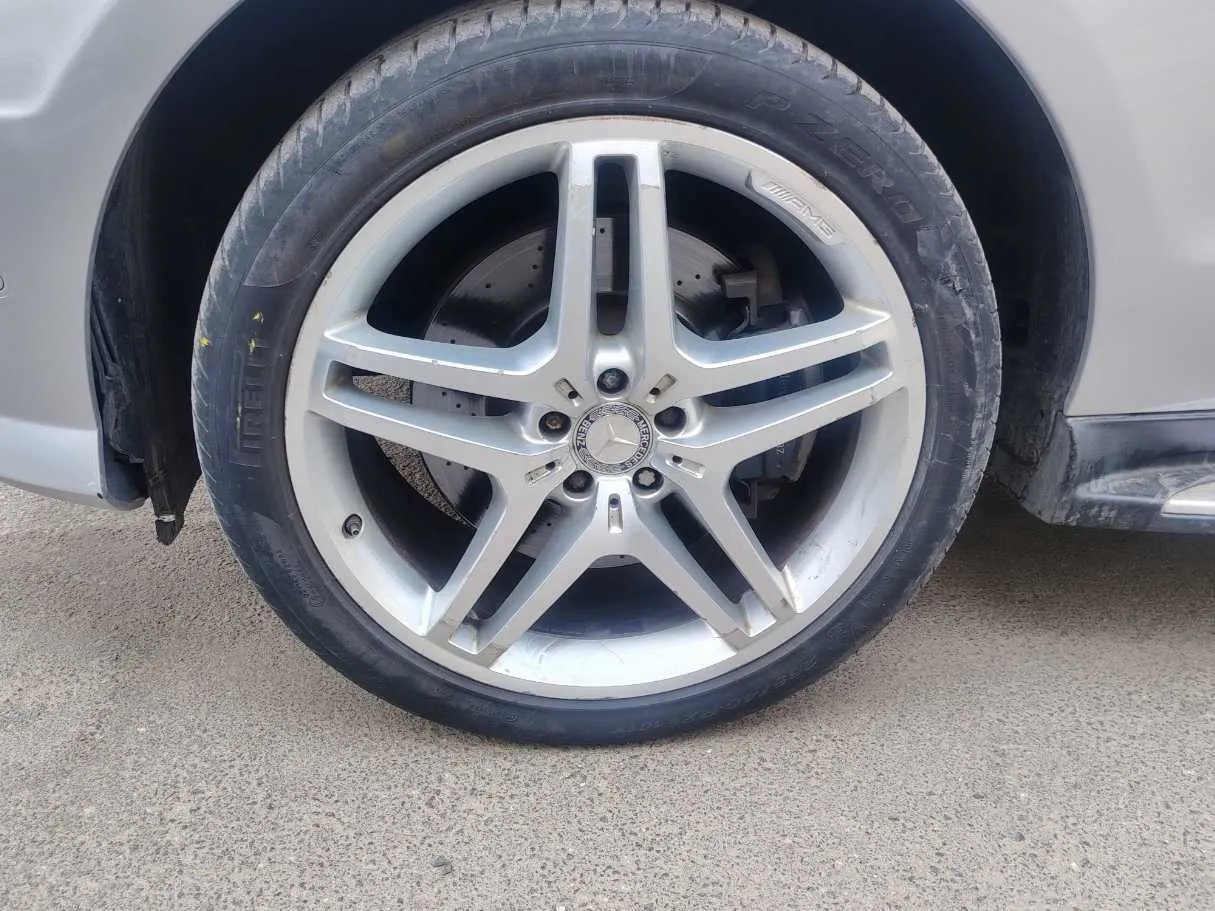 Car image 10