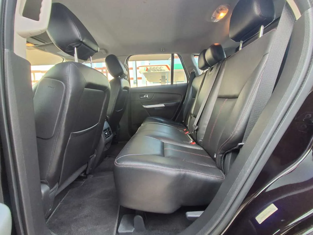 Car image 13