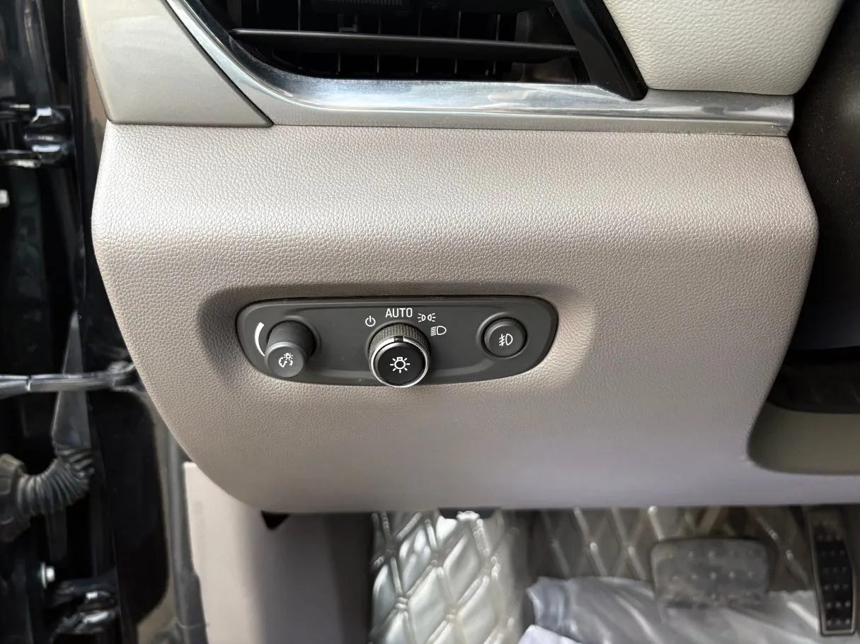 Car image 23