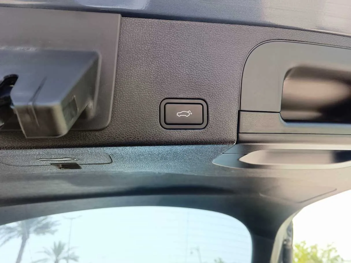 Car image 32