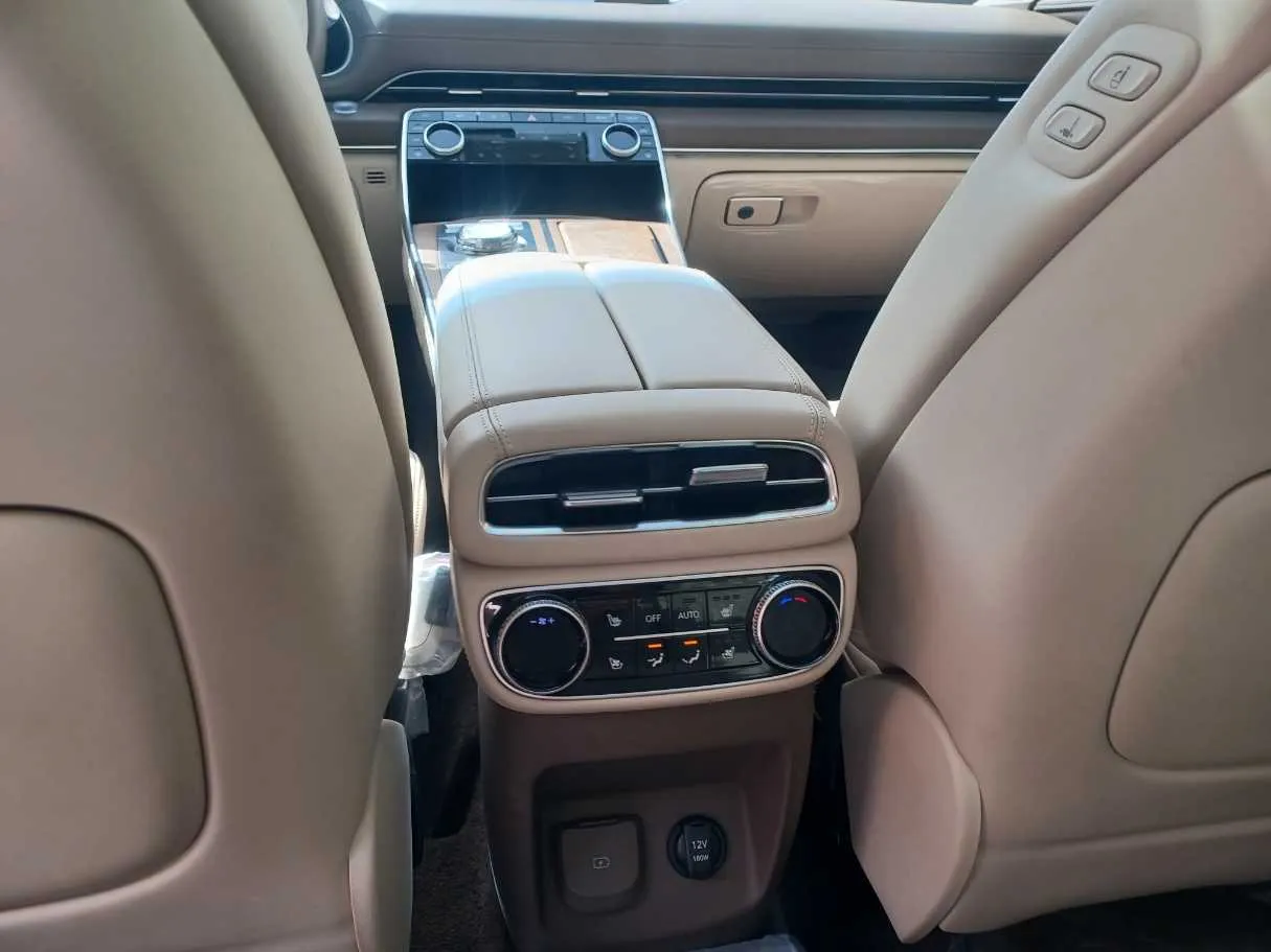 Car image 22