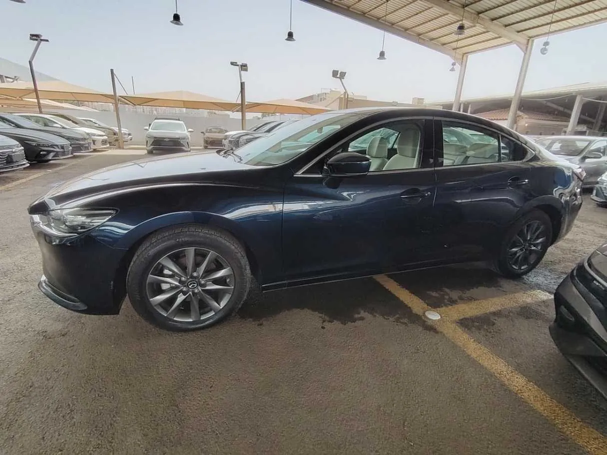 Car image 8