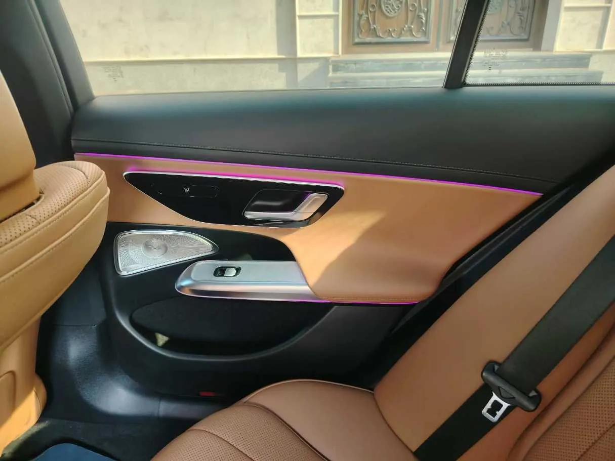 Car image 40