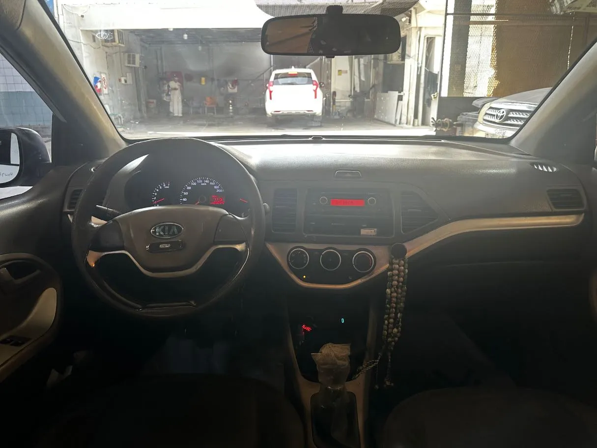 Car image 17