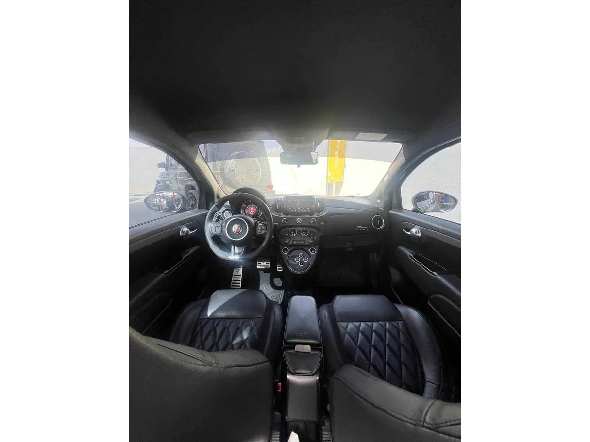 Car image 17