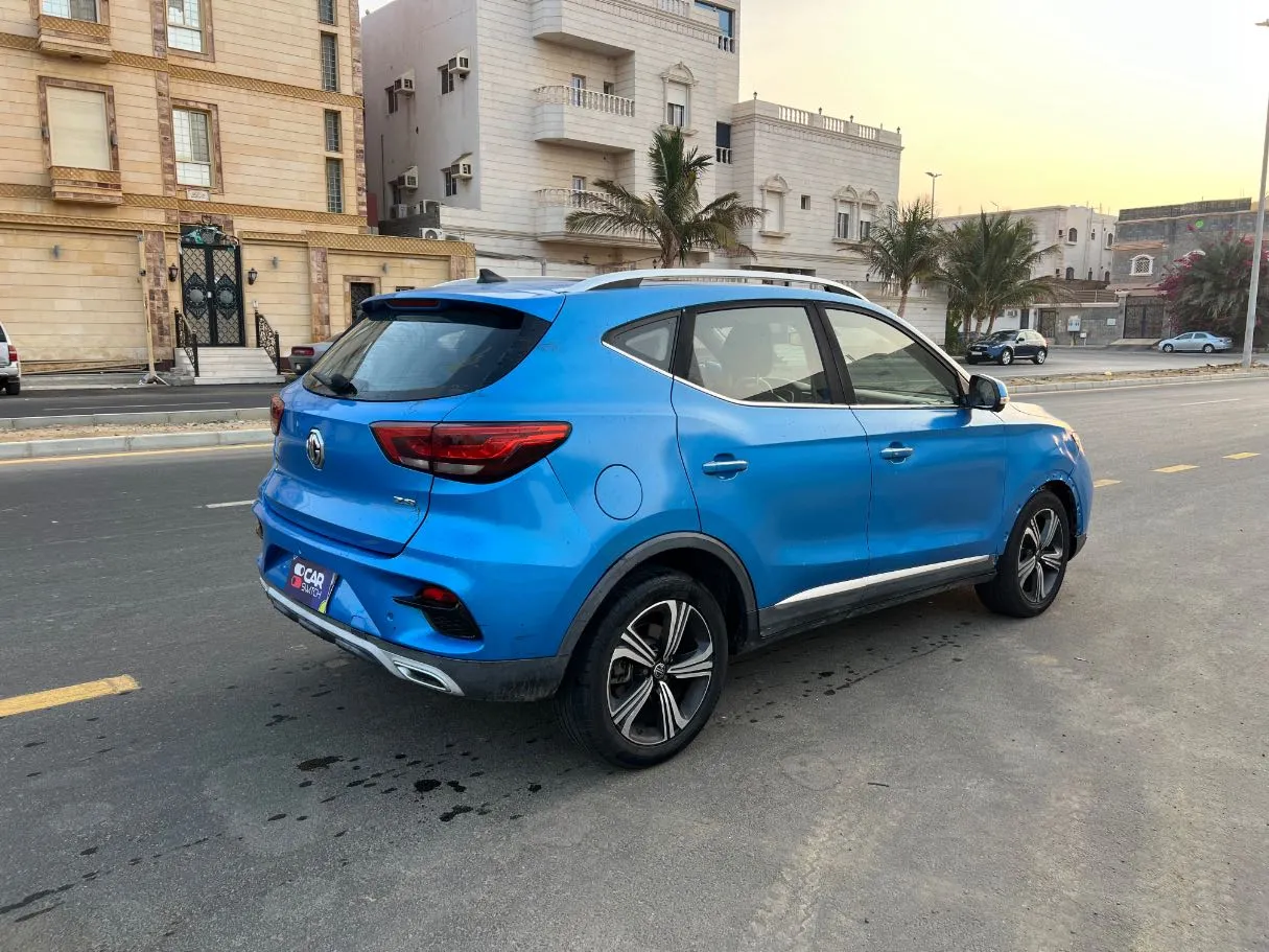 Car image 5
